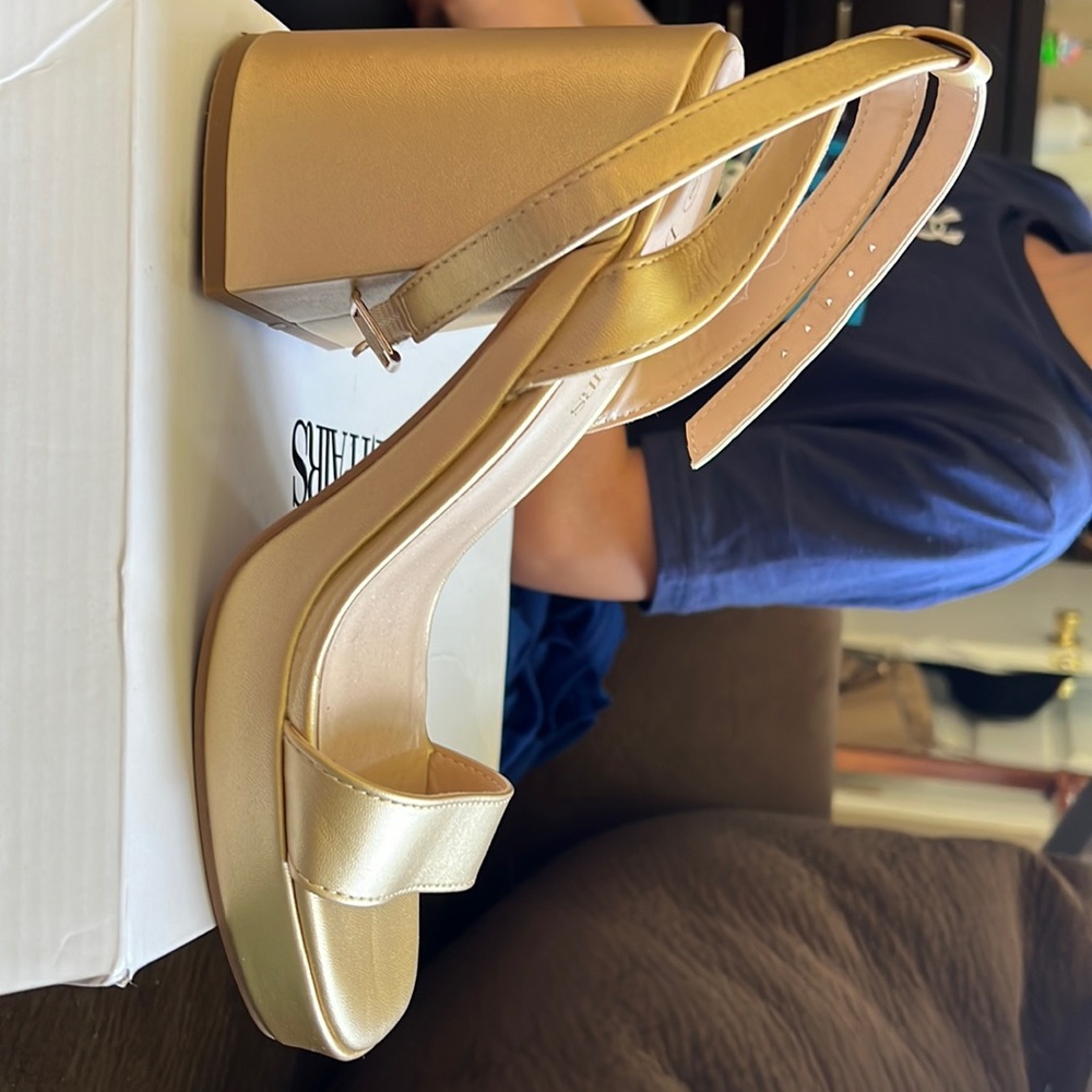 Brand new size 8 gold heels